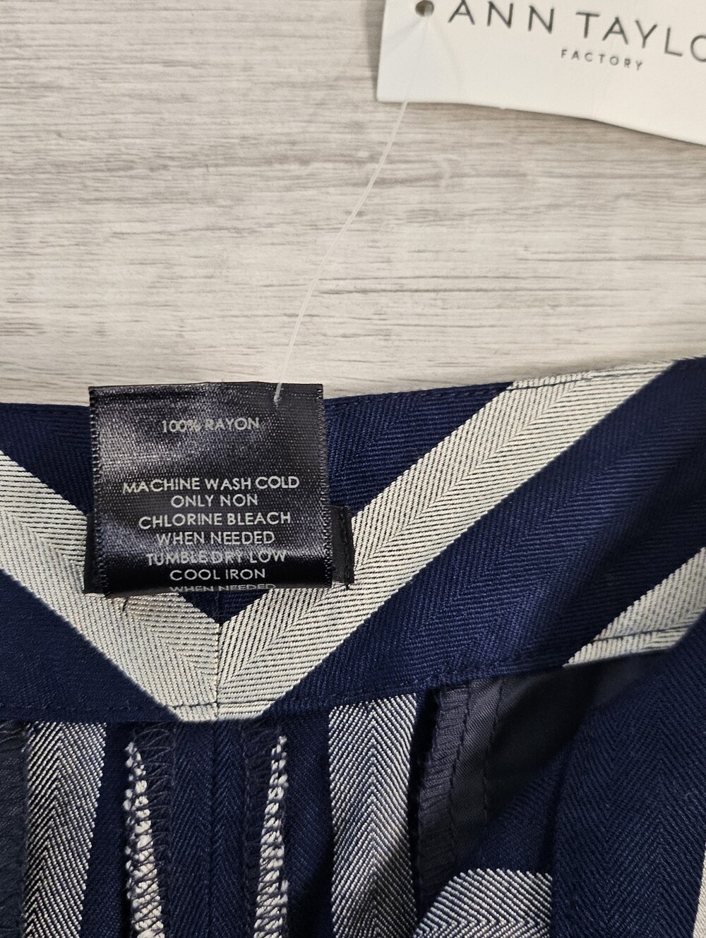 Ann Taylor Factory Dress Pants 8 Navy Light Grey Striped Wide Leg High Rise New - Picture 9 of 14